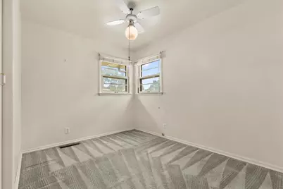 2013 Evans Avenue, Loves Park, IL 61111 - Photo 9