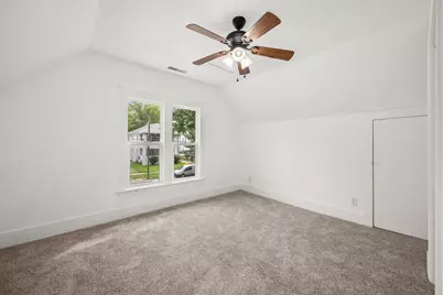 725 11th Street, Dekalb, IL 60115 - Photo 15