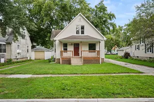 725 11th St, Dekalb, IL 60115 - Photo 1