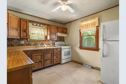 15 W Walnut Street, Cedarville, IL 61013 - Photo 13