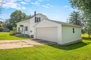 15 W Walnut St, Cedarville, IL 61013 - Photo 3