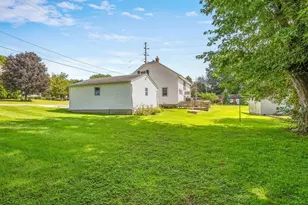 15 W Walnut St, Cedarville, IL 61013 - Photo 33