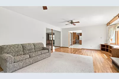 1135 W Menzemer, Elizabeth, IL 61028 - Photo 5