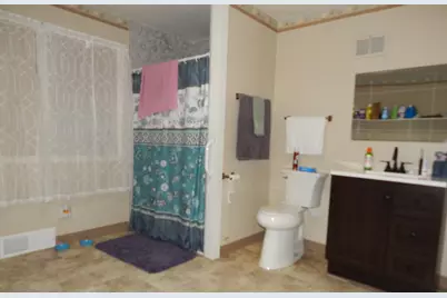 1474 S Carroll Avenue, Freeport, IL 61032 - Photo 41