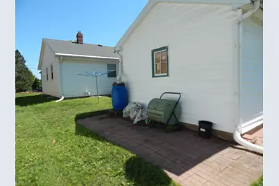 1474 S Carroll Avenue, Freeport, IL 61032 - Photo 9