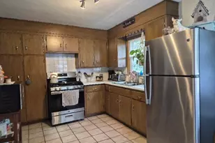 2227 Arizona Ave, Rockford, IL 61108 - Photo 9