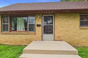 1524 Victoria Ave, Rockford, IL 61102 - Photo 3
