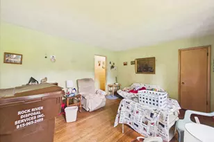 1524 Victoria Ave, Rockford, IL 61102 - Photo 5