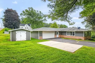 1905 S Walnut Rd, Freeport, IL 61032 - Photo 1