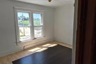 355 N Foley Ave, Freeport, IL 61032 - Photo 9