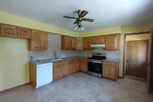 312 E 11th St, Pecatonica, IL 61063 - Photo 9