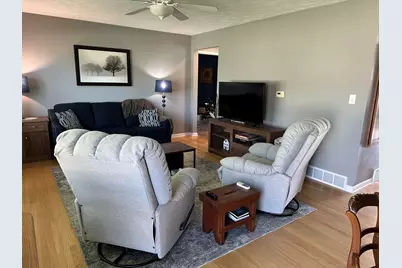 205 Sherwood Lane, Lena, IL 61048 - Photo 9