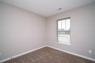 5604 Jackie's Dr, Loves Park, IL 61111 - Photo 11