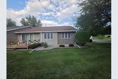 802 N Greenfield Drive, Freeport, IL 61032 - Photo 3