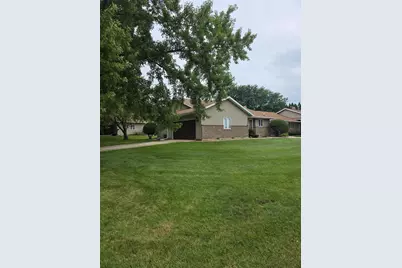 802 N Greenfield Drive, Freeport, IL 61032 - Photo 1