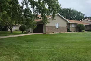 802 N Greenfield Dr, Freeport, IL 61032 - Photo 1