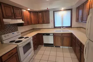802 N Greenfield Dr, Freeport, IL 61032 - Photo 7