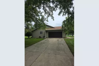 802 N Greenfield Drive, Freeport, IL 61032 - Photo 5