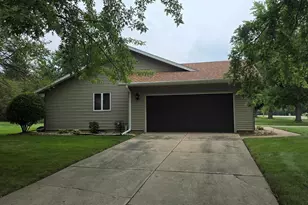 802 N Greenfield Dr, Freeport, IL 61032 - Photo 5