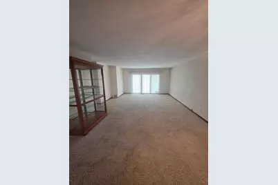802 N Greenfield Drive, Freeport, IL 61032 - Photo 9