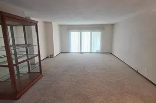 802 N Greenfield Dr, Freeport, IL 61032 - Photo 9