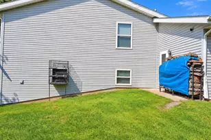 6727 Sawmill Dr, Roscoe, IL 61073 - Photo 7