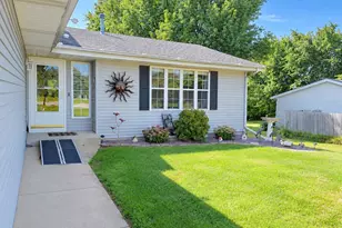 6727 Sawmill Dr, Roscoe, IL 61073 - Photo 3