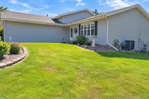 6727 Sawmill Dr, Roscoe, IL 61073 - Photo 5