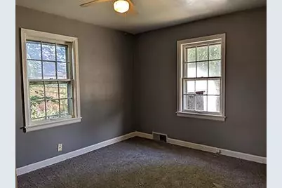 2019 Glenwood Avenue, Rockford, IL 61103 - Photo 9