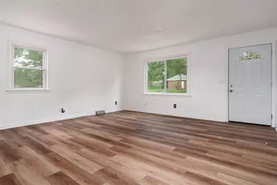 828 Indiana Avenue, Rockford, IL 61102 - Photo 5