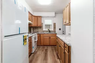 828 Indiana Ave, Rockford, IL 61102 - Photo 9