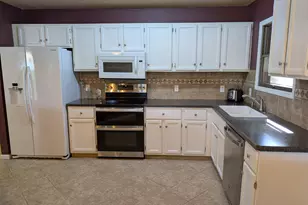 1016 Baxter Ln, Freeport, IL 61032 - Photo 9