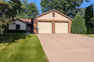 1016 Baxter Ln, Freeport, IL 61032 - Photo 1