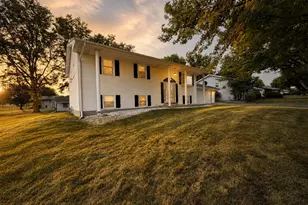 437 E 11th St, Pecatonica, IL 61063 - Photo 5