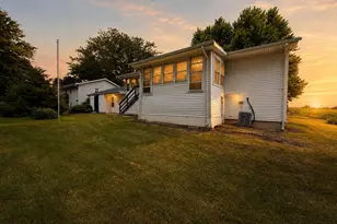 437 E 11th St, Pecatonica, IL 61063 - Photo 39