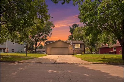 648 Alamo Drive, Freeport, IL 61032 - Photo 3