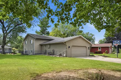 648 Alamo Drive, Freeport, IL 61032 - Photo 5