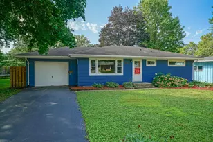507 W 1st St, Mount Morris, IL 61054 - Photo 1