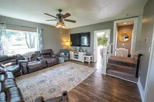 12714 N Pecatonica Rd, Leaf River, IL 61047 - Photo 9