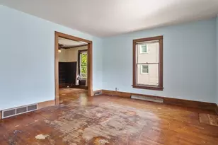 1124 S State Ave, Freeport, IL 61032 - Photo 7