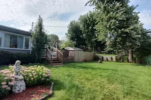 834 Shawnee Trail, Lake in the Hills, IL 60156 - Photo 7
