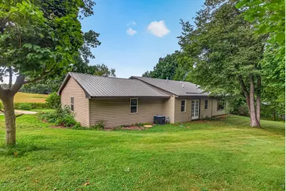 576 Timber Hills Drive, Freeport, IL 61032 - Photo 45