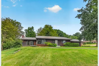 576 Timber Hills Drive, Freeport, IL 61032 - Photo 3