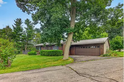 576 Timber Hills Drive, Freeport, IL 61032 - Photo 5
