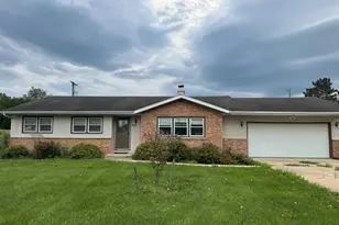 527 Timber Hills Dr, Freeport, IL 61032 - Photo 1