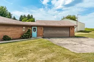 608 N 2nd St, Holcomb, IL 61043 - Photo 3