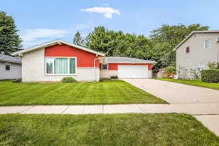 215 Lynne Ln, Belvidere, IL 61008 - Photo 1