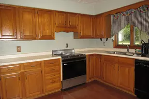 310 W 3rd St, Pecatonica, IL 61063 - Photo 9