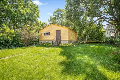 521 E Pleasant Street, Freeport, IL 61032 - Photo 3