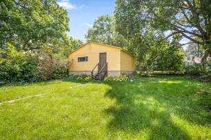 521 E Pleasant St, Freeport, IL 61032 - Photo 3